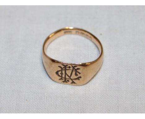 An 18ct gold signet ring with engraved initials (6.6g)