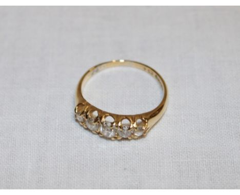 An 18ct gold dress ring set five graduated diamonds (3.5g)