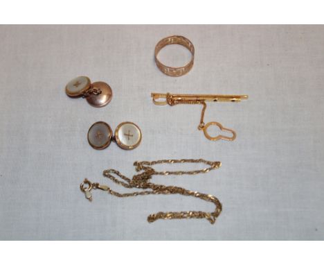 A 9ct gold tie clip, a pair of 9ct gold and mother-of-pearl cuff-links, a damaged 9ct gold fine link necklace and one other r