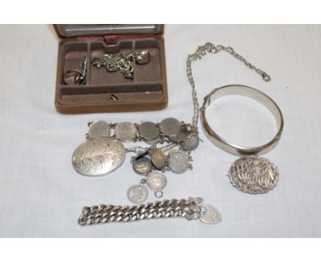 A selection of various silver and other jewellery including heavy silver chainlink bracelet, coin bracelets, silver oval lock