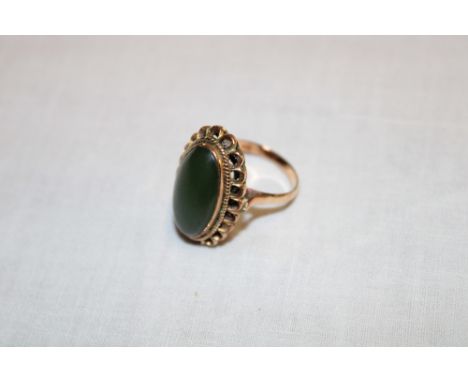 A 14ct gold dress ring set jade (7.5g)