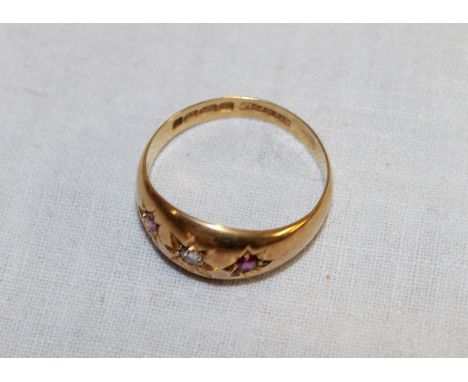 An 18ct gold gypsy-style wedding ring set a central diamond flanked by two rubies (3.6g)