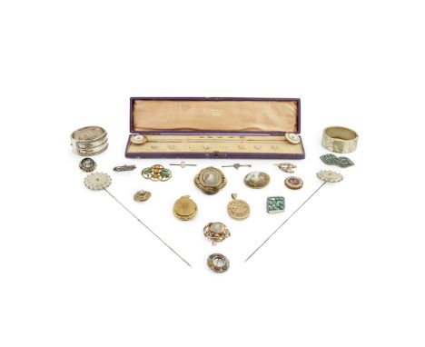 A collection of jewellery  to include two large gilt metal lockets with engraved detail, two large Victorian portrait brooche