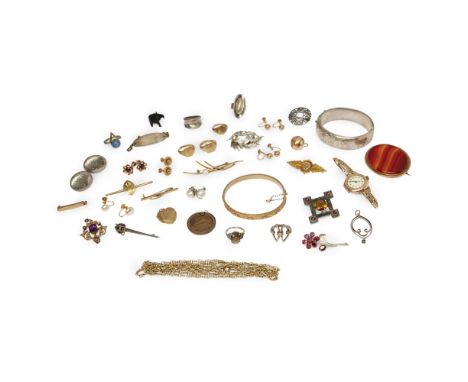A collection of jewellery  to include three 9ct signet rings, three pairs of 9ct studs, a 9ct gold bangle, two 9ct gold pearl