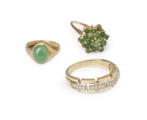 Three gem set rings  to include a 9ct gold emerald set cluster ring; a 9ct gold diamond set half eternity ring; a cabochon gr