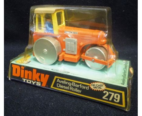 DINKY TOYS: AN AVELING-BARFORD DIESEL ROLLER (model 279) (under plastic display cover on card) Condition:  the roller in exce