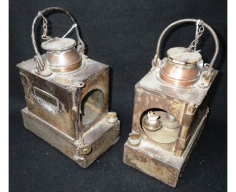 A VINTAGE 'WELCH PATENT' 'S.R.' RAILWAY MAN'S LAMP made by 'Lamp manufacturing & Railway Supplies Ltd. London' with grey pain