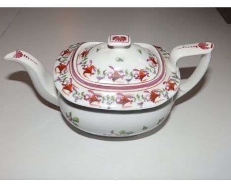 A New Hall teapot and cover – pattern 748