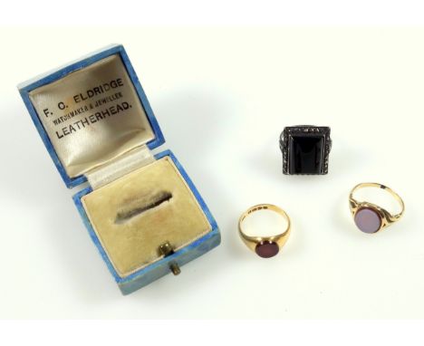18ct gold signet ring set black onyx, by TG, Chester 1916, gross 4.3grs, cased, and 2 other rings (4) 