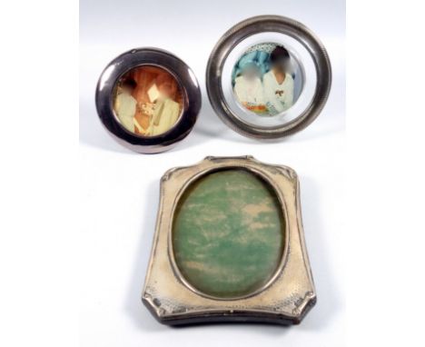 Art Nouveau silver mounted shaped rectangular photograph frame with an oval aperture, Birmingham 1916, 16.6 x 12cm overall, s