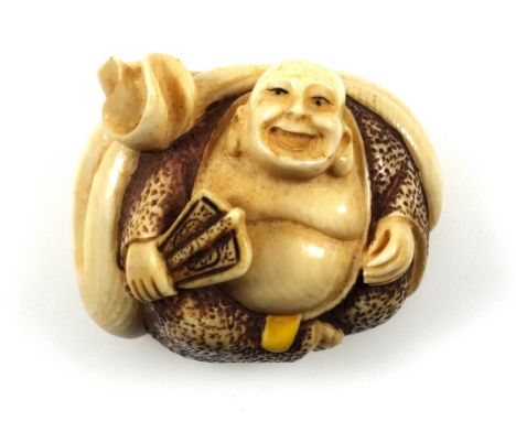 Japanese carved ivory netsuke of a seated man with a fan in his right hand, signed, Meiji period, W 5.7cm 