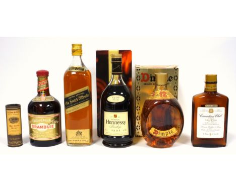 Mixed lot of spirits to include Dimple de Lux 12 year old Scotch Whisky, boxed, other Whisky?s, 1 bottle Hennessy Privilige C