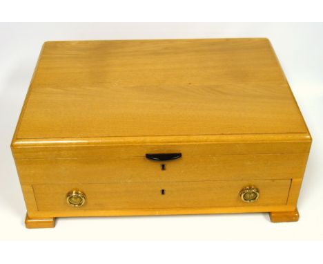 Light oak canteen case with a hinged top and drawer below, 21.5 x 54.3 x 38.5cm overall 