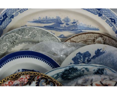 NINETEENTH CENTURY AND LATER CERAMIC PLATES, INCLUDING A BLUE AND WHITE OVAL MEAT PLATE 