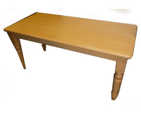 A LIGHT OAK OBLONG KITCHEN TABLE (168cm x 76cm) 