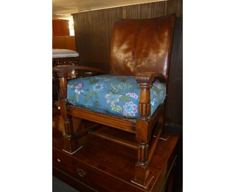 A JACOBEAN STYLE OAK EASY ARMCHAIR WITH LEATHER PANEL BACK AND CUSHION SEAT 