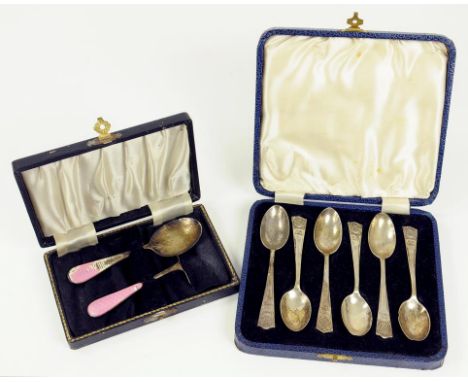 A SET OF SIX GEORGE V SILVER COMMEMORATIVE COFFEE SPOONS, LONDON 1935, CASED AND A SILVER AND PINK ENAMEL CHILD'S SPOON AND P