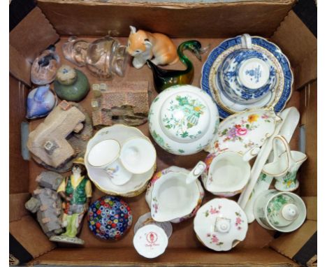 A SMALL COLLECTION OF ROYAL CROWN DERBY POSIES PATTERN TRINKET WARE AND OTHER ORNAMENTAL CERAMICS AND GLASSWARE, ETC