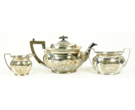 A VICTORIAN SILVER THREE PIECE TEA SERVICE, SHEFFIELD 1896, 29OZS 10DWTS GROSS