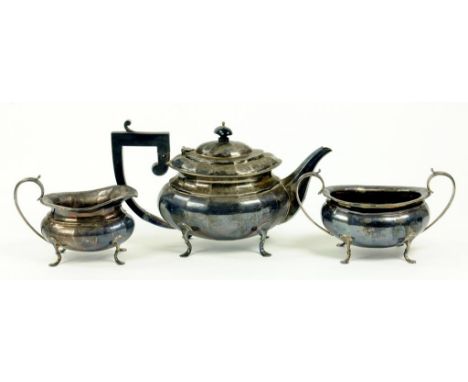 A GEORGE V SILVER THREE PIECE TEA SERVICE, BIRMINGHAM 1924, 28OZS GROSS