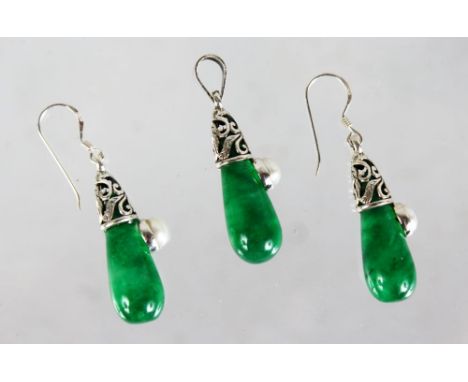 A PAIR OF SILVER, JADE AND PEARL DROP EARRINGS.