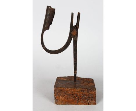 A GOOD EARLY RUSH LIGHT HOLDER on a wooden base. 7.5ins high.