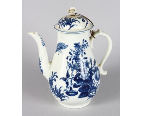 A LARGE WORCESTER COFFEE POT. FLORAL SPRAYS. 9ins high.