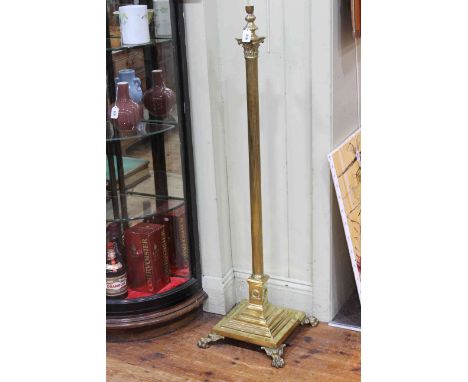 Brass corinthian column standard lamp on four paw feet, 133cm.
