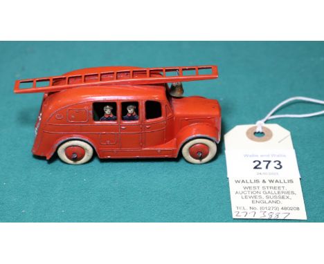 Dinky Toys Streamline Fire Engine (25k). A 1930's example in red with red ladder, brass bell, 6 tinplate Firemen inside, smoo