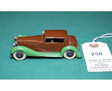 Dinky Toys Humber Vogue (36c). A rare colour variation in dark brown with a green closed moulded chassis, with tinplate drive