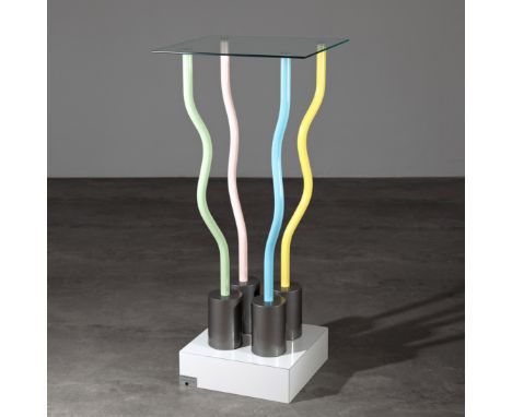 Ettore Sottsass, Hochtisch Modell Le Strutture TremanoEttore SottsassBeluxEntwurf 1980. Ausführung Belux. Weißes Laminat, far