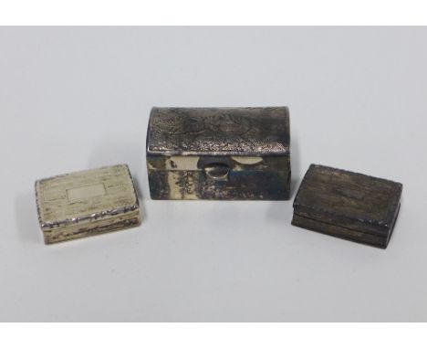 Two small silver vinaigrette style boxes with millennium 2000 hallmarks and a continental silver trunk, largest 4.5cm (3)  