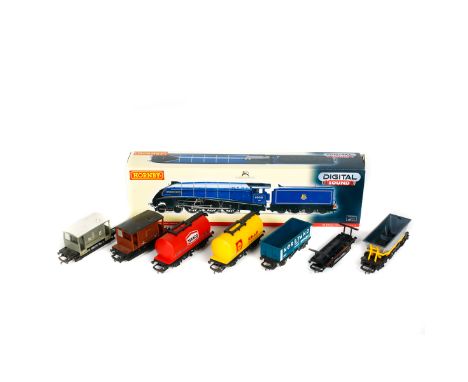 A quantity of OO model railway. 2x Hornby Railways- a BR Class A4 4-6-2 tender locomotive, Sparrow Hawk RN60018 R.2991XS in l