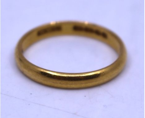 22ct Yellow Gold Wedding Band.  The Wedding Band is hallmarked "22" for 22ct Gold.  Ring Size R.  Weight is approx. 4.2 grams