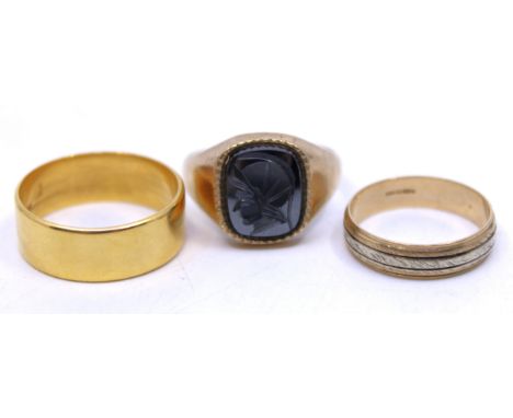 Selection of Gold Jewellery. To include a 9ct Gold Wedding Band, a 22ct Gold Wedding Band and a 9ct Gold Intaglio ring.  The 