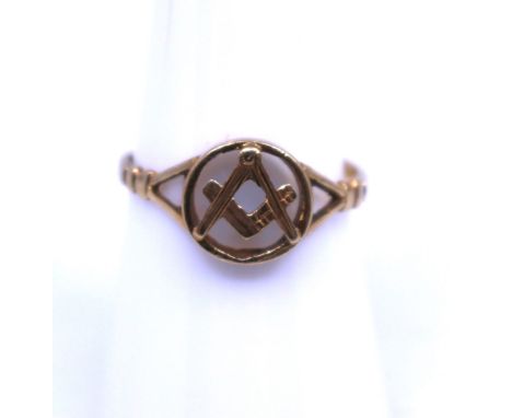 9ct Yellow Gold Masonic Ring.  The ring is hallmarked "375" for 9ct Gold.  The ring size is N.  Total gross weight is approx.