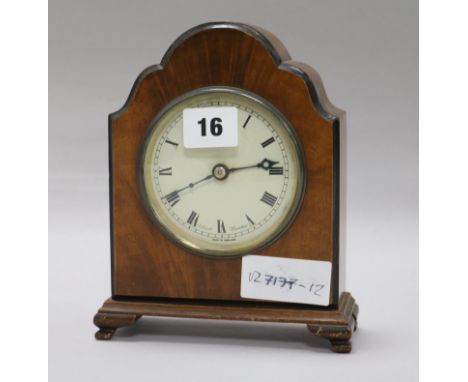 An Elliott mantel clock H.18cm x W.15cm