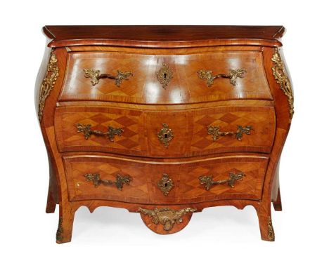 CONTINENTAL KINGWOOD AND PARQUETRY BOMBÉ COMMODE 18TH CENTURY the serpentine top over a bombé body with three long drawers wi