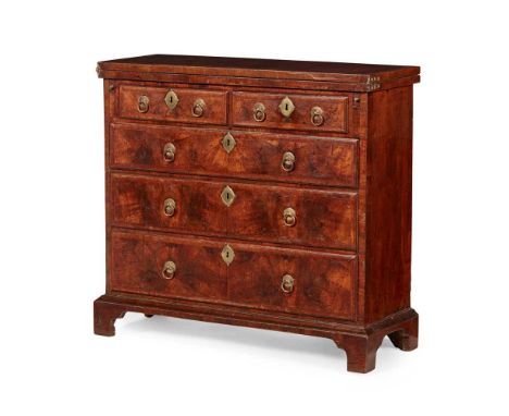 GEORGE I WALNUT BACHELOR'S CHEST OF DRAWERS EARLY 18TH CENTURY the hinged crossbanded top outlined with feather banding, abov