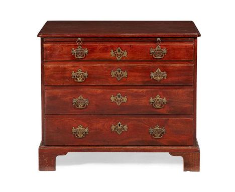 GEORGE II MAHOGANY CHEST OF DRAWERS 18TH CENTURY the top with a moulded edge above a brushing slide and four long graduated d