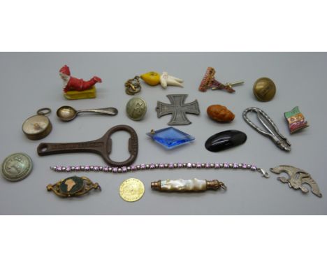 A bracelet, a propelling pencil, other jewellery, a compass fob, etc. 