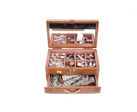 A collection of gold and costume jewellery, including: a green and white stone cluster ring, in 9ct gold, shank snapped, 2.7g