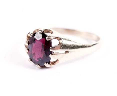 A garnet and yellow gold ring, hallmarks indistinct, size S, 2.6g gross.