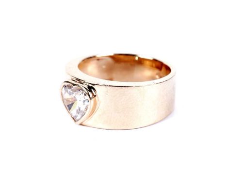 A heart-shaped cubic zirconia dress ring, in 14ct yellow gold, approximate size N, 6.5g gross.