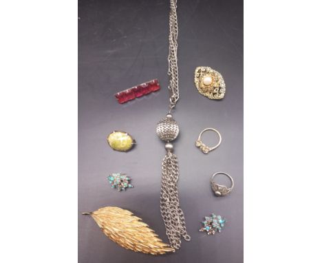 Collection of Jewellery to include gold 9ct ring weight 1.92g [Stone missing]with art deco necklace [white meatal] silver bro