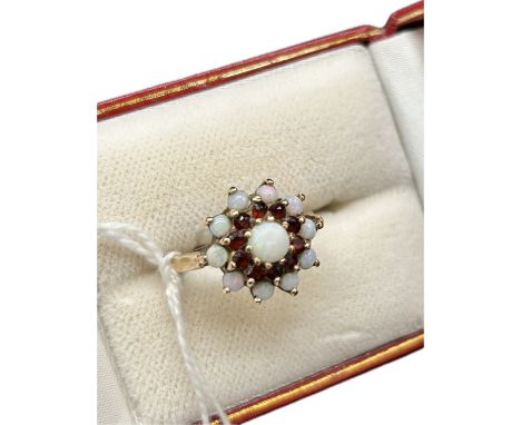 Gold 9ct gold ring with hardstone Daisy Cluster [weight 3.28g] 