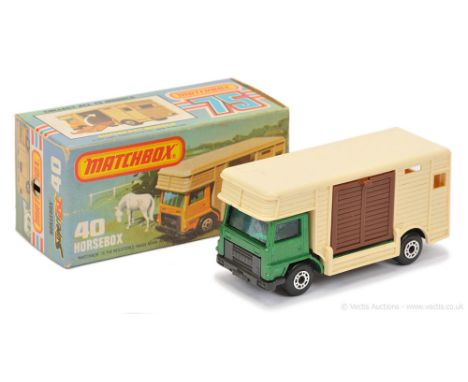 Matchbox Superfast 40b Horsebox - metallic emerald green cab, dark green windows, cream plastic rear body with chocolate brow