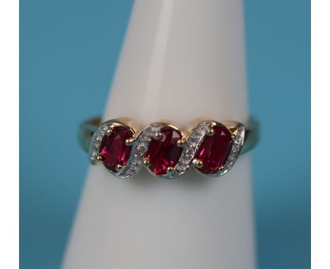 Gold ruby &amp; diamond ring