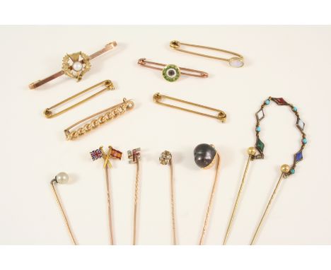 A QUANTITY OF ASSORTED GOLD STICK PIN AND TIE PINS 34 grams in total.