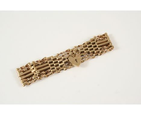 A 9CT. GOLD GATE LINK BRACELET with padlock clasp, 10 grams.